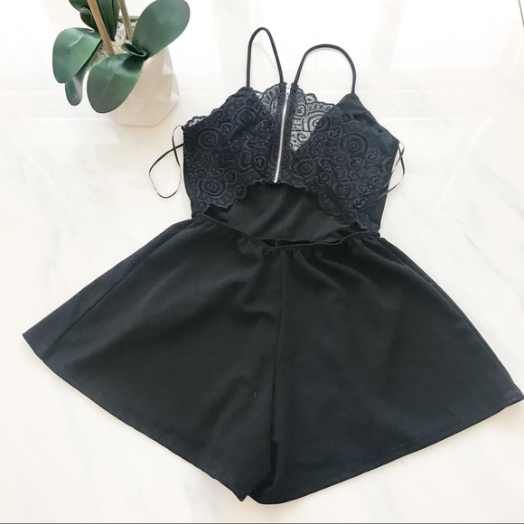 Black Romper - Open back with laces details - Picture 2 of 4